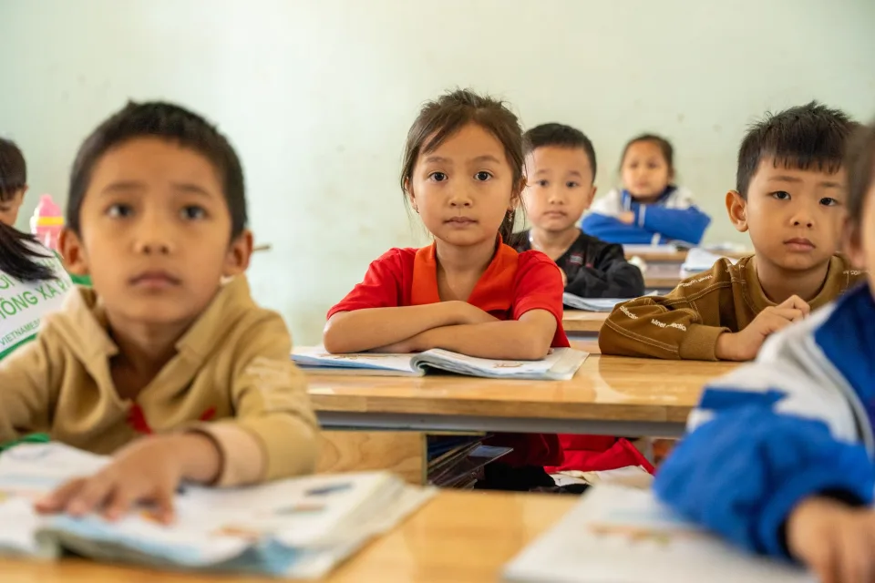 Học sinh làm bài trên lớp